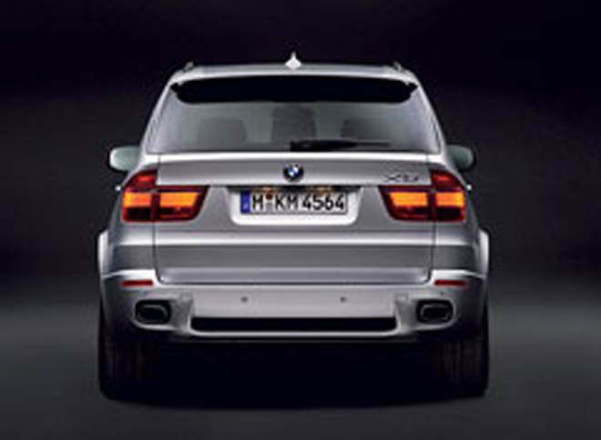 BMW представила спорт-пакет "М" для внедорожника X5